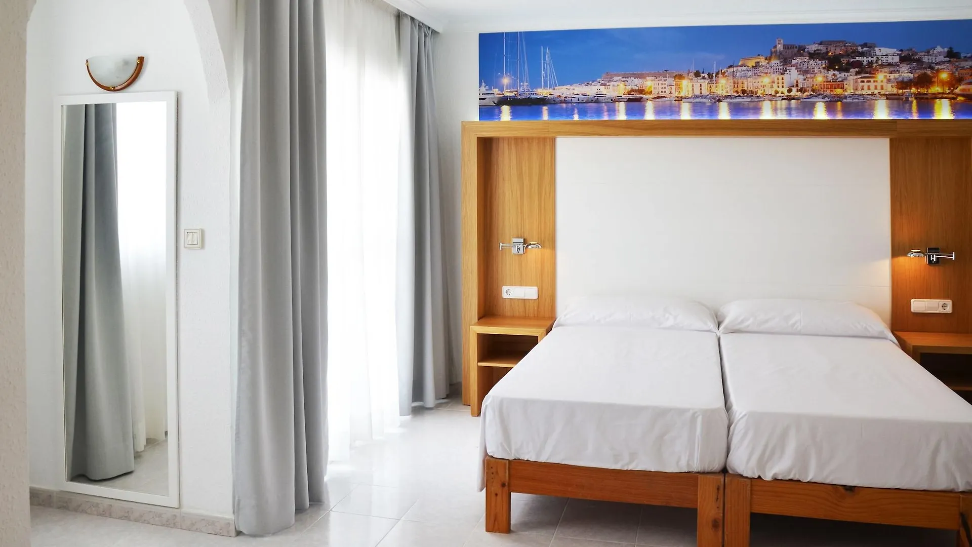 Hotel Apartamentos Vibra San Marino San Antonio  Aparthotel San Antonio (Ibiza)